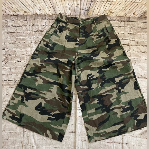NWT DOSE high rise extra Wide-Leg Crop Pants - Green Camouflage size 2 XL. - Picture 2 of 10
